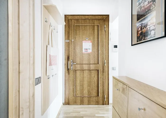 Lil With Tyn Cathedral View, Parking & Ac *