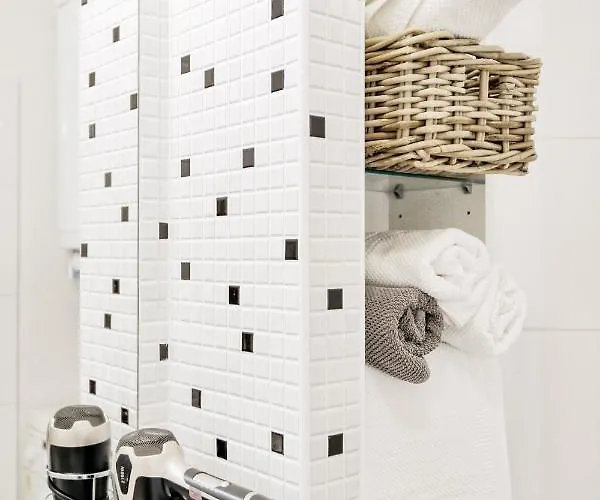 Lil With Tyn Cathedral View, Parking & Ac Apartment *